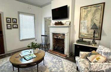 Creole Cottage - 2 Bed, 1 Bath, Pet Friendly with Fee, Walk to Downtown, Grill, Washer & Dryer - Foto 26