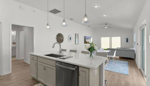 Newly built 3 bedroom with Golf Cart - Foto 2