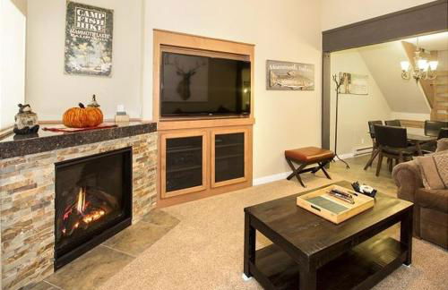 St Anton Street View 2-Bedroom Condo with full kitchen - Foto 6