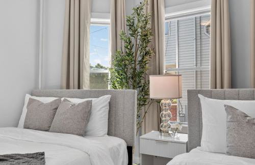 LUX Retreat Home with Yard - Foto 23