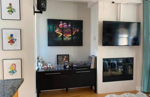 Stylish NOPA Penthouse, Remote Work Friendly - Foto 11