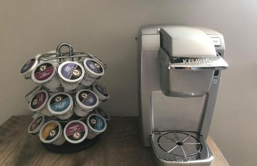 Stylish 4BR Getaway with Game Room, Grills & Cozy Outdoor Fire-Pit - Foto 11