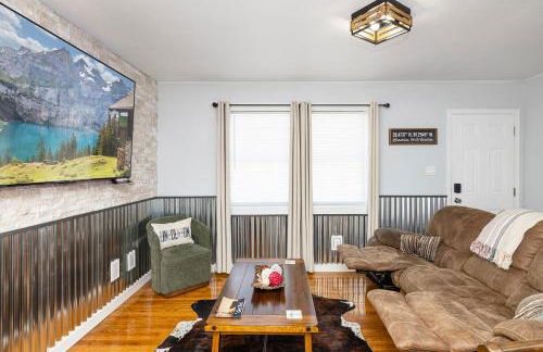 Country Cow Flair with Large TVs, Ample Parking, Nintendo, EV Ready - Photo 12