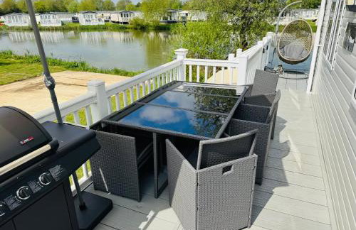 Exquisite Lake lodge in Hoburne Holiday Resort - Valentino Rose Lodge - Foto 69