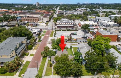 NEW SoHo Sanctuary - Gorgeous Apartment Steps to S Howard Ave with Fenced Yard - Foto 26