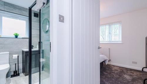 Stylish 2BR House for 4 in Manchester with Parking - Foto 3