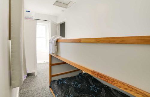 Dom Rodzinny Lakeview Getaway - Walk to Lake Huron - Photo 25