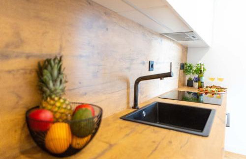 Apartment - free parking in garage , mountain and seaview , quiet neighbourhood - Photo 10
