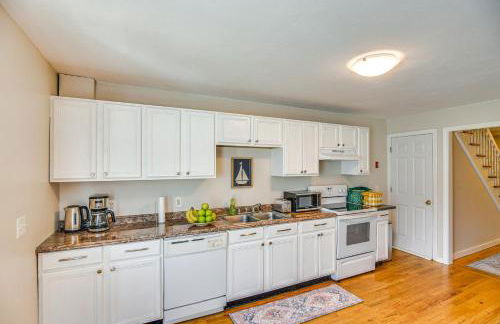 Wakefield Escape Walk to Downtown and Near Beaches! - Foto 10