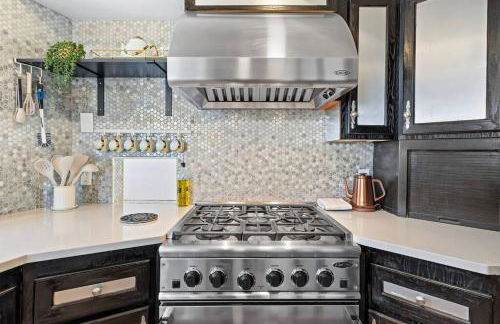 The KingDome - A Unique, Royal Experience with Hot Tub, Rooftop and Views - Foto 54