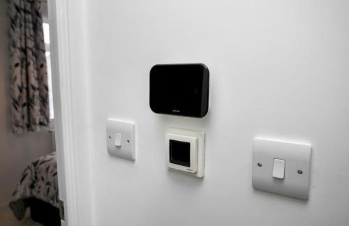 Charming Home - Free Parking - Private Garden - Pass the Keys - Foto 36