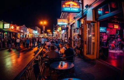 SXSW ready at Cultural Heritage Award winning home -Walk to 6th St, BBQ & Shops - Foto 43