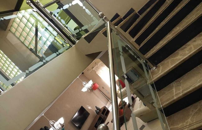 Executive Fully Furnished Apartment Close to Amenities - Photo 1