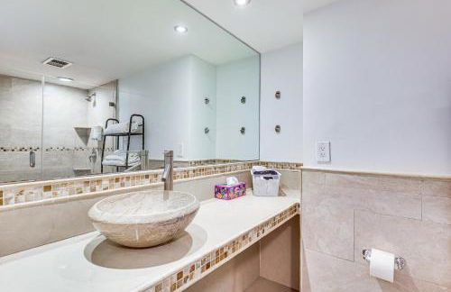 Steps to Sand! 10th-Floor Ocean Manor Unit with Pool - Foto 17