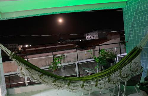 No Atalaia, Fort Poseidon rua do Atalho a 700 metros da praia do Atalaia, apartamento novo decorado, varanda, sala de estar e jantar, 02 suítes, 03 banheiros, lavanderia, cozinha, piscina, churrasqueira, salão de jogos, vista parcial das dunas e mar - Photo 9