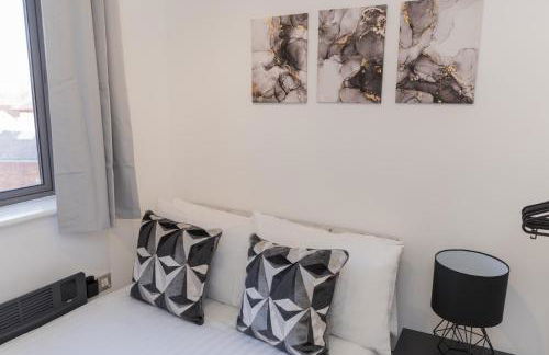 Highrise Balcony Stay in the Heart of Wolverhampton - Foto 11