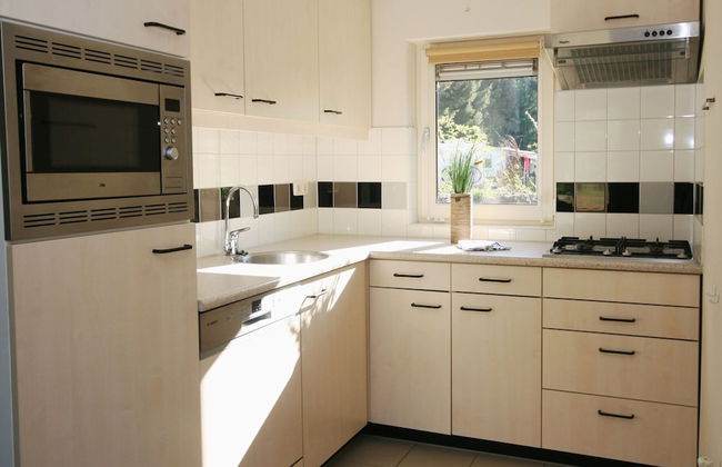 Atmospheric Bungalow With Dishwasher, in Friesland - Foto 5