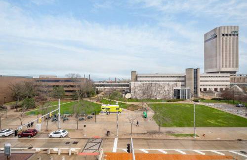 Downtown 2BR | Walk to Venues, Play house Square - Foto 3