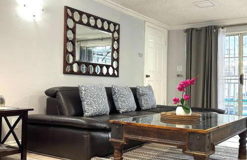 Tranquil Poolside Oasis with BBQ and Serene Ambiance - Foto 8