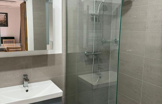 4 Bed Cottage in Surrey - Foto 14