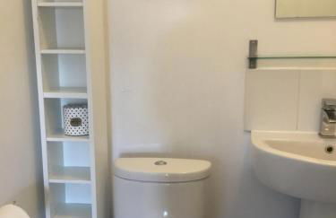 Self-contained Apartment - Foto 8