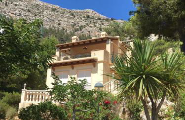 Altea Hills 3BR House with Private Garden - Photo 1
