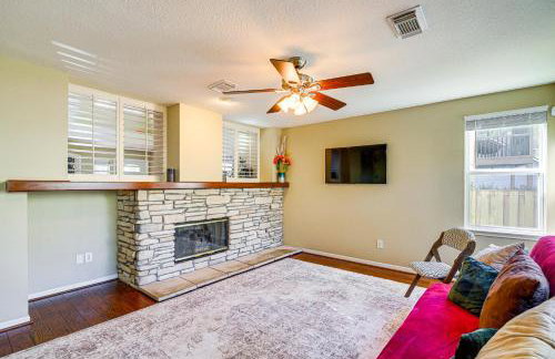 Near Trails, Shops and Eats Spring Home with Pool - Photo 4