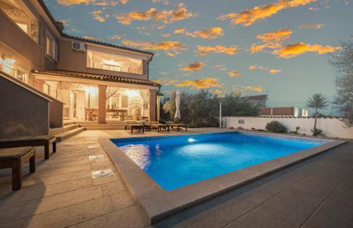 Villa Javor near Pula only 1 km from the beach with sea view and heated pool - Foto 6