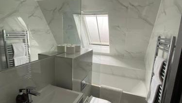 Beautiful Penthouse in centre of Winchester - Photo 4