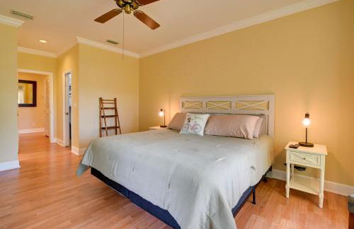 Cottage with Deck and Pool Access about 6 Mi to Beach - Foto 13