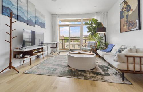 Sunny Oasis with WD I Central Air I Desk I Free Park - Foto 2