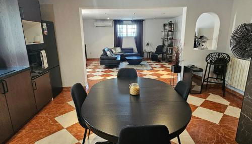 Apartment in big house with private pool & large outdoor space - Photo 3