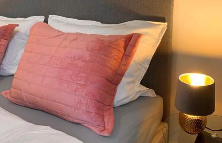 Für Gruppen und Familien - große Ferienwohnung Nähe Stadtpark, 4 Schlafzimmer, 2 Bäder, Terrasse, Parkplatz - Foto 5