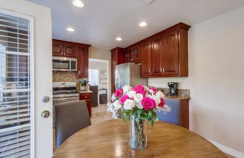 Beautiful Backyard Oasis 5 bedroom 3 Bathroom Home - Foto 4