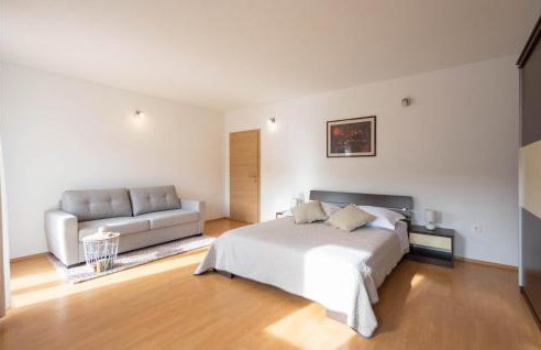 Awesome Home In Tugare With Kitchen - Foto 30