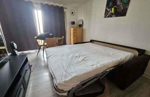 Bright and pleasant studio near city center - Foto 4