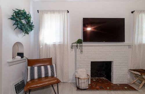 Home Sweet Home - Loft 3 BR - 1 BA WIFI SMART TV - Photo 10