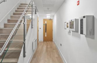 Solihull Flat For 2 with Fast WiFi with Free Secured Parking - Foto 15