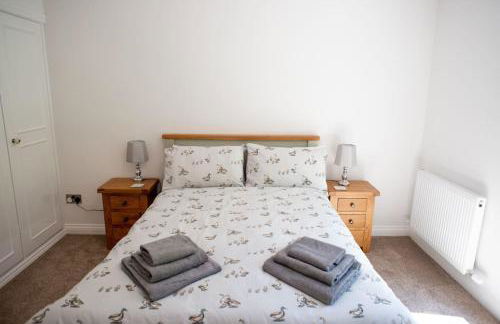 Country Crabtree Bungalow with large wild garden - Photo 47