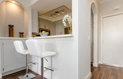 Designer Penthouse 2 Bedroom with Balcony Beverly Hills Adjacent - Foto 85