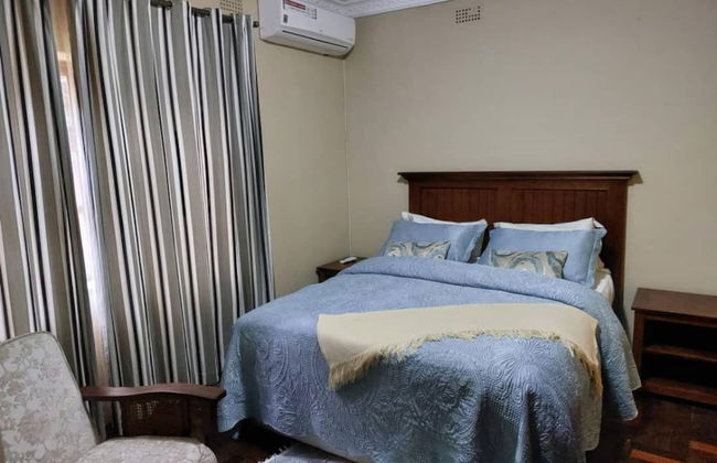 Modern House With Pool in Mount Pleasant - 2063 - Photo 24