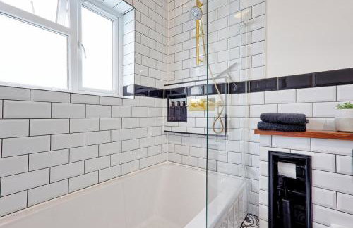 Beautiful 5 bed house, relaxing garden and driveway parking 10 min to the beach - Foto 60