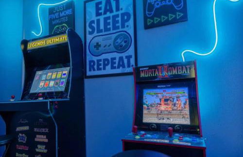 Ultimate Getaway with Pool and Games - Foto 20