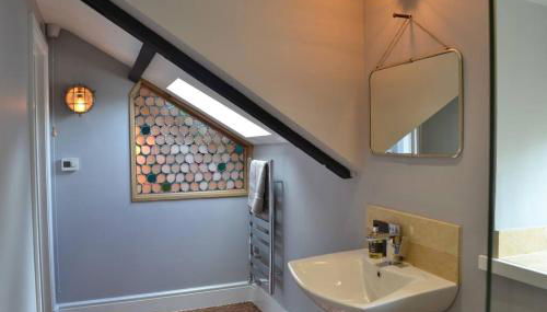 No. 5 @ Ginhaus - Photo 5