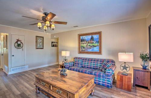 Home in Historic Waxahachie with Yard and Patio! - Foto 1