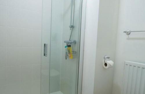 Lysander House - Modern, 4-Bed House, near Alton Towers - Foto 35