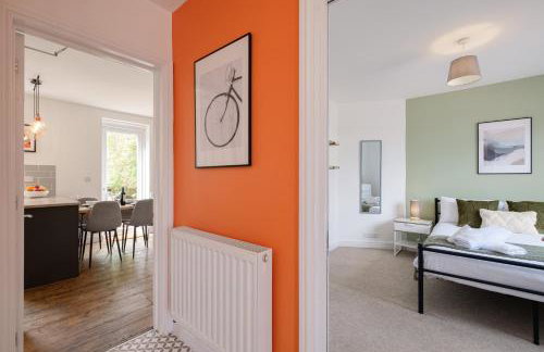 New Long Stays-4Bed-2Bath-Parking-By FabAccommodation - Foto 22