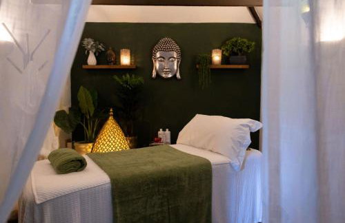 " Orchard Croft Lodge ", New Property, DOG FRIENDLY, Ideal for all Goodwood Events, 5 Minutes from Southend Barns, 9 Minutes From Sandy West Wittering Beach, 2 Bathrooms, Can Sleep 8 On Request, ' Starlink ' Wi-Fi & Sky Sports, Zip & Link Super-King beds - Foto 49