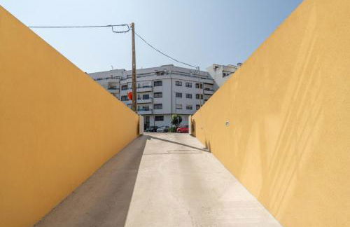 Bright Flat with Balcony & Garage by HostWise - Foto 43