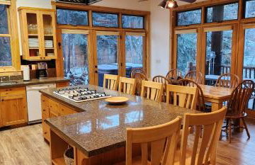 Sundance Spacious Vaulted Ceiling cabin, Hot tub, huge lawn - Foto 17